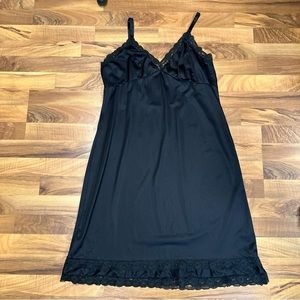 Movie Star Black Nylon Full Dress Slip Women’s  Size 26 With Lace Detail Vintage